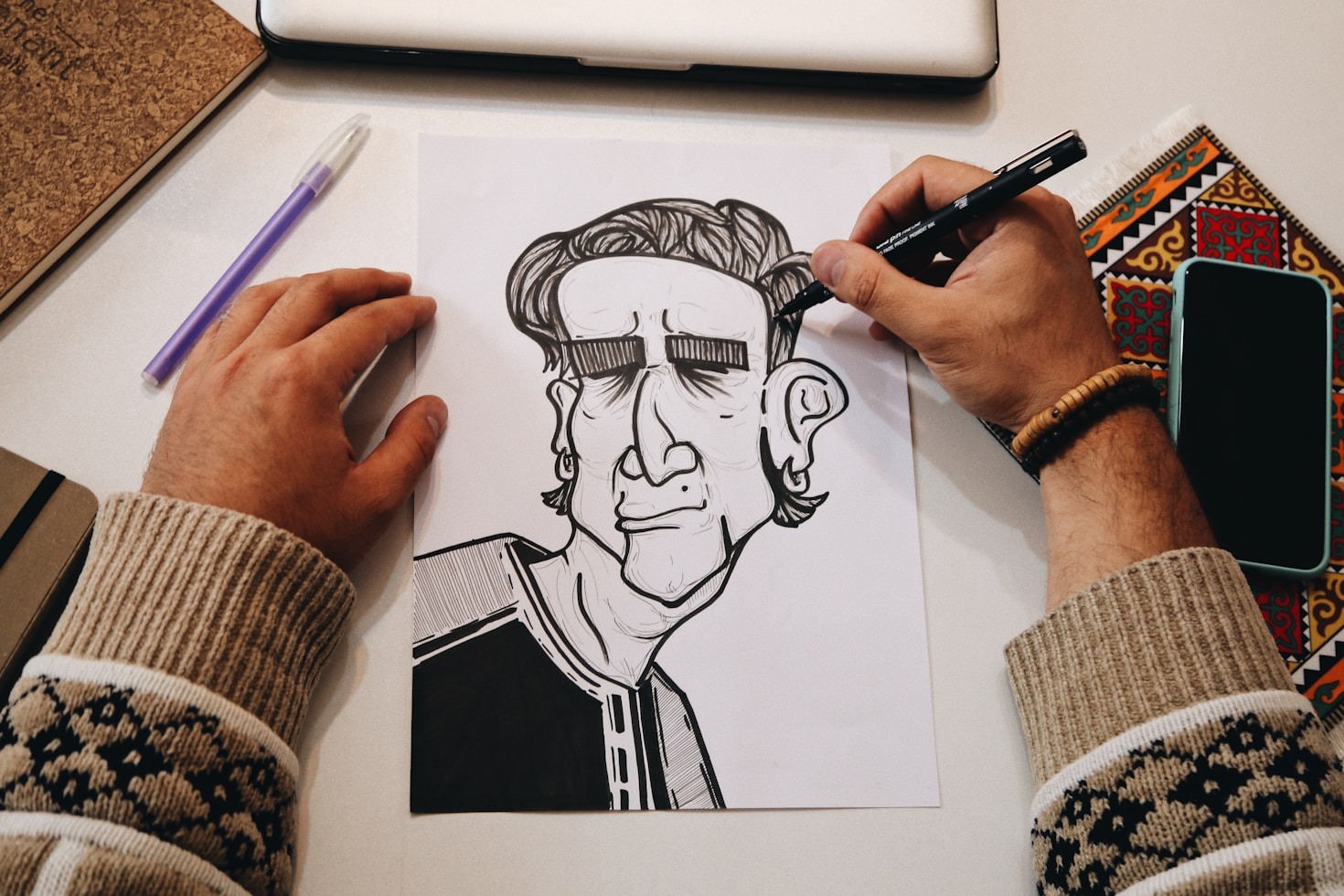 Descubra o mundo de um artista multifacetado